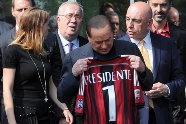 Берлускони хочет видеть молодой 'итальянский 'Милан'