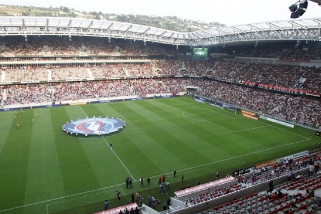 Во Франции открыли стадион, который примет матчи Евро-2016