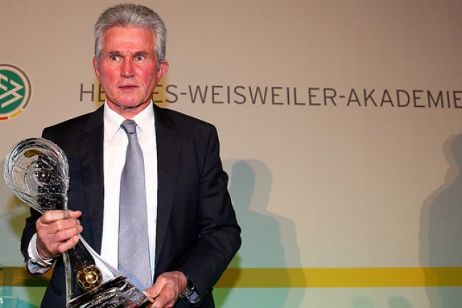 Немецкий футбольный союз вручил Хайнкесу премию за вклад в развитие немецкого футбола