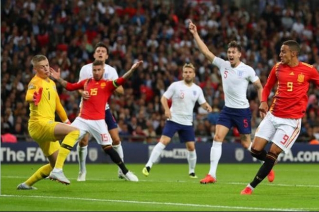 Испанцы в непростом матче обыграли Англию