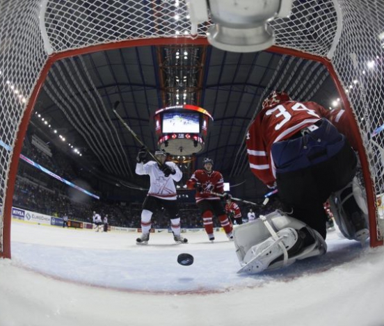 ЧМ по хоккею: Швейцария 'приземляет' Канаду