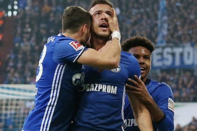 'Шальке' забил два безответных гола в ворота 'Гамбурга'