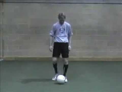 Учимся играть в футбол: виртуозное обращение с мячом