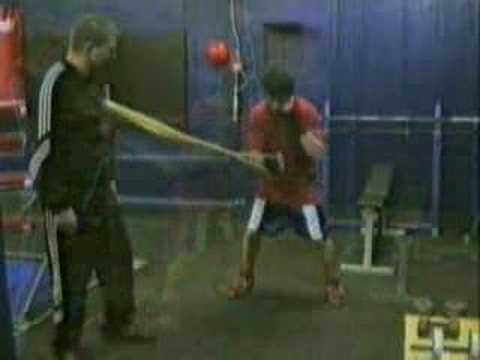Видео урок: упражнения с резинкой в боксе