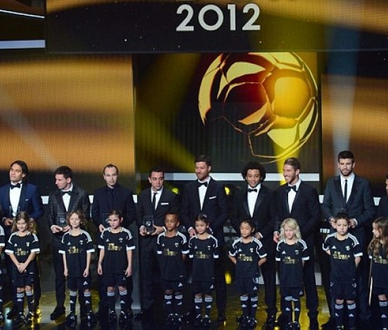 В символическую сборную вошли пять игроков из 'Реала' и пять из 'Барселоны'
