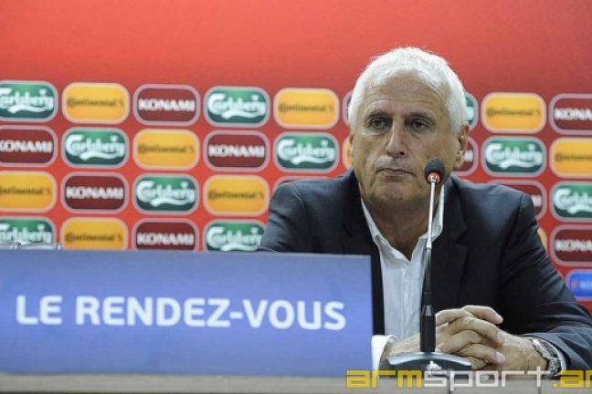 Сборная Армении осталась без главного тренера команды