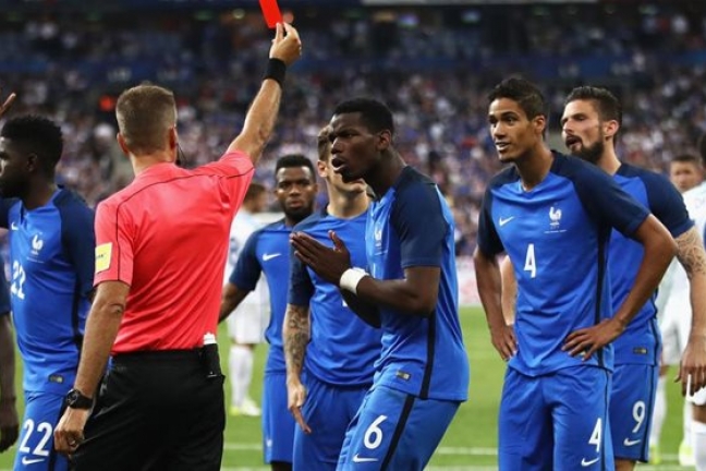 В матче Франция-Англия был использован видеоповтор, который позволил определить пенальти