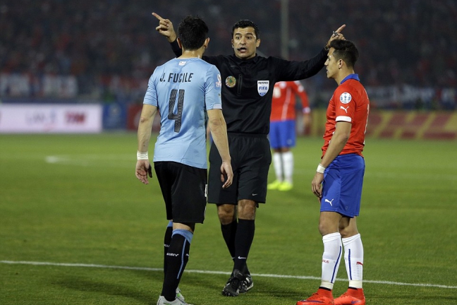 Защитник сборной Уругвая: у Санчеса проблемы с головой