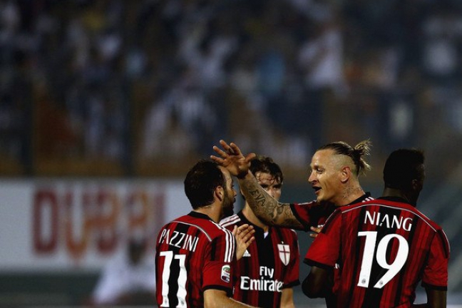 'Милан' в тяжелом матче обыграл 'Сассуоло' и пробился в 1/4 финала Кубка Италии