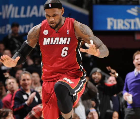 Трипл-дабл Джеймса обеспечил 'Майами' 24-ю подряд победу в сезоне НБА