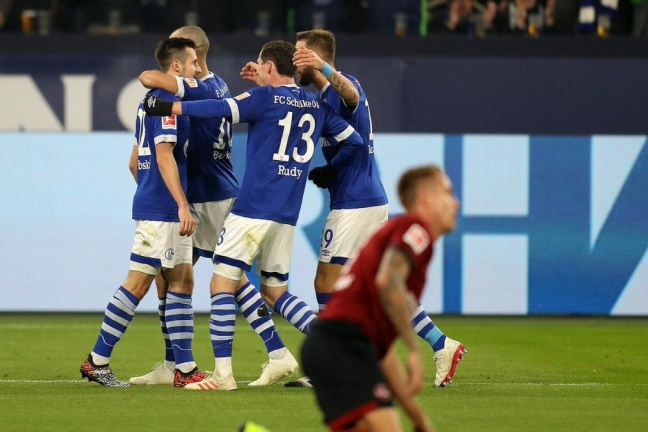 'Шальке' отгрузил 5 голов в ворота 'Нюрнберга'