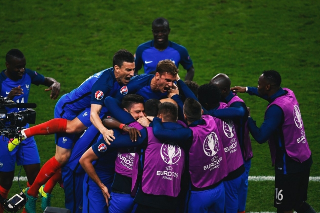 Франция обыграла Румынию в матче-открытии ЧЕ-2016