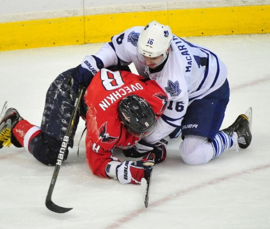 НХЛ: 'Вашингтон' потерпел поражение от 'Торонто'