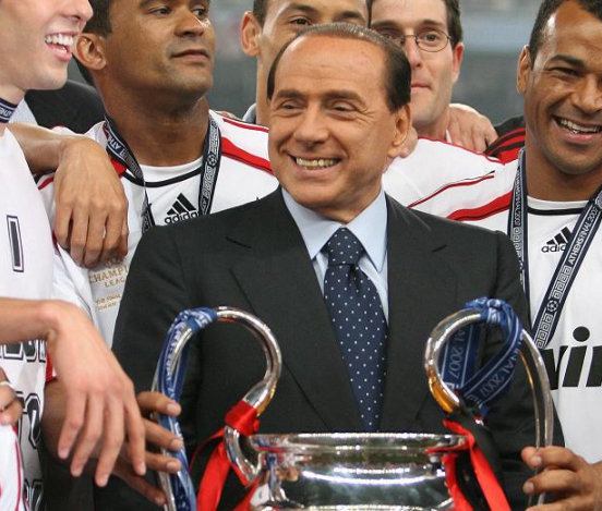 Берлускони заявил, что любит 'Милан', поэтому не продаст его