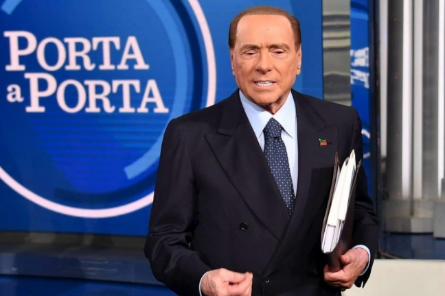 Берлускони отрицает отмывание денег во время продажи 