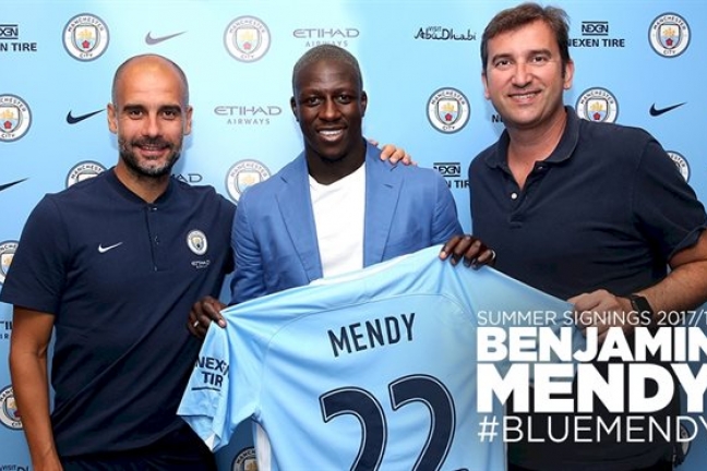 Менди официально представлен игроком 'Манчестер Сити'