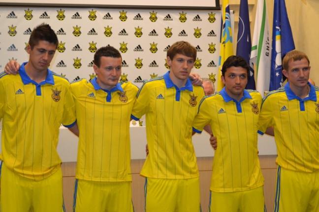 Сборная Украины презентовала новую форму для отбора Евро-2016