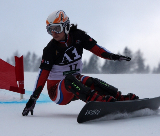 Тудегешева завоевала золото на чемпионате мира по сноуборду