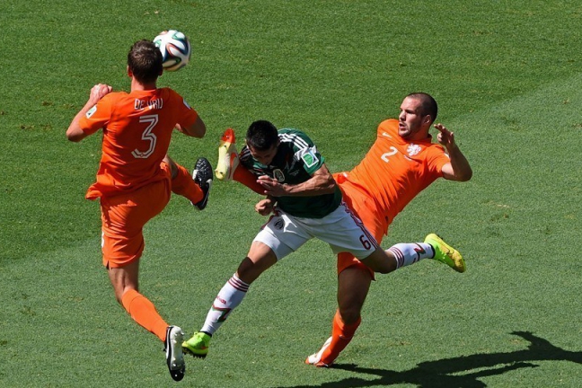 ЧМ-2014: Голландцы вышли в 1/4 финала, переиграв сборную Мексики