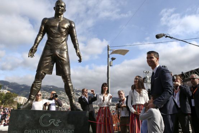 В родном городе Роналду установлена статуя в его честь