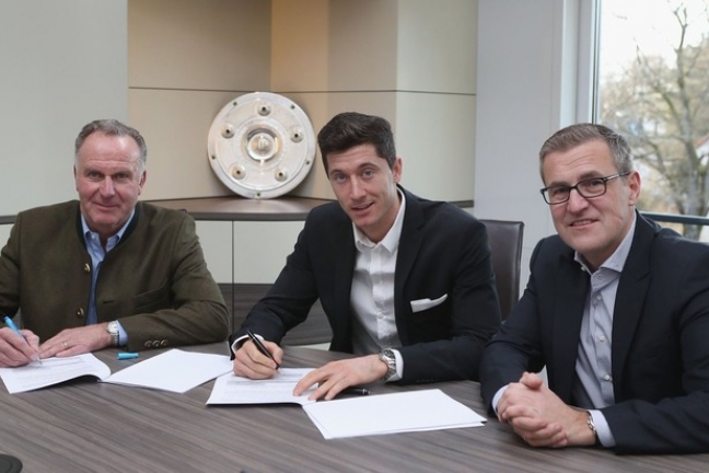 Официально: 'Бавария' подписала новое соглашение с Левандовски