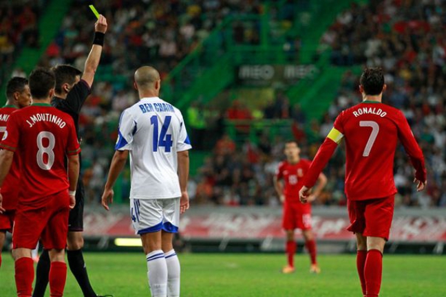 Роналду умышленно получил 'горчичник' в матче с Израилем