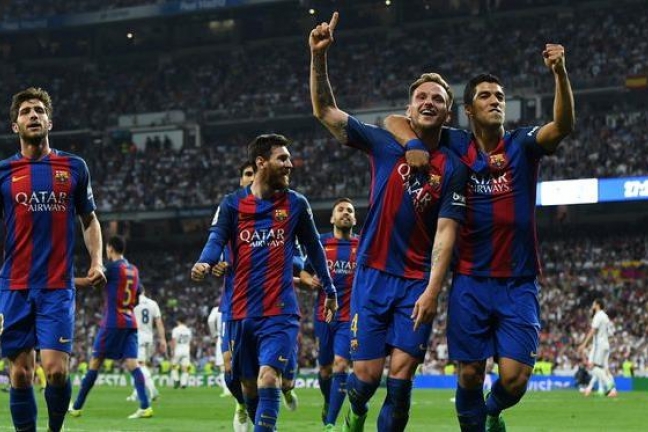 'Барселона' обыгрывает 'Реал' на последних минутах