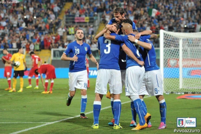Отбор к Евро-2016: Италия победила Азербайджан, Нидерланды разобрались с Казахстаном