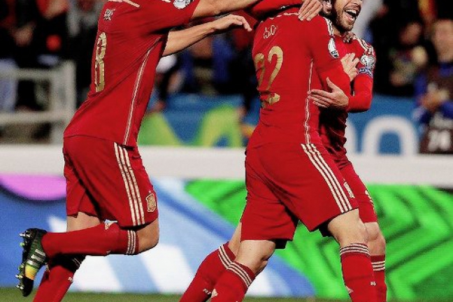 Отбор к Евро-2016: Испания выиграла у Белоруссии, Швеция расписала мировую с Черногорией
