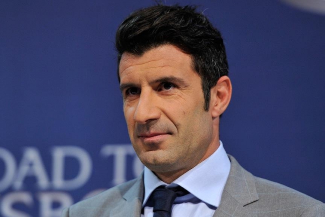 'Барса' попросила УЕФА исключить Фигу из команды леген