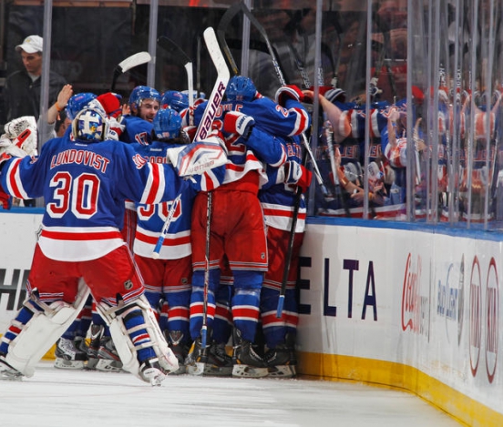 НХЛ: 'Нью-Йорк' сократил отставание в серии с 'Бостоном'