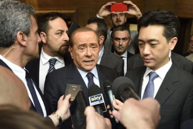Берлускони продал 48% акций 'Милана'