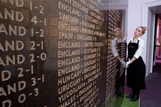 Памятник с неудачными выступлениями сборной Англии приобрели за 425 тысяч фунтов