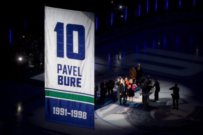 Клуб НХЛ навечно закрепил 10-й номер за легендарным россиянином