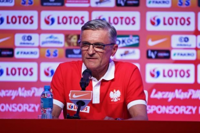 Навалка покидает пост наставника сборной Польши
