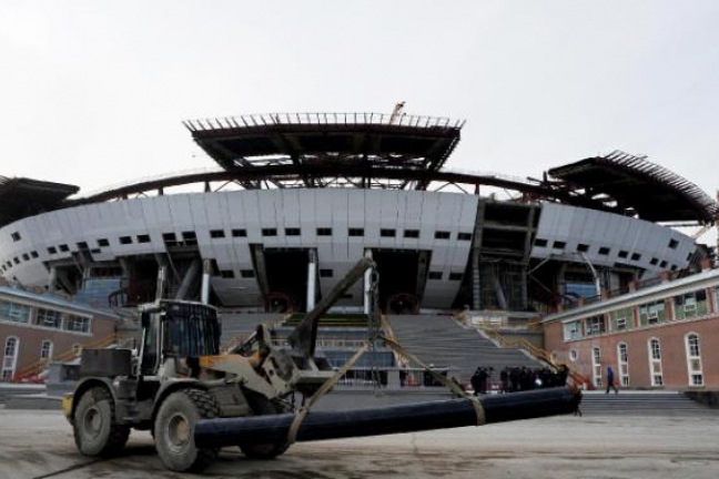 Гастарбайтеры покидают стройку нового стадиона 