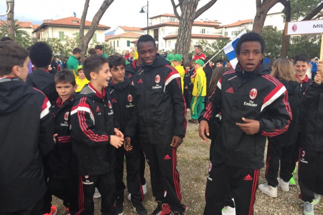 Футболисты детской команды 'Милана' подверглись оскорблениям на почве расизма