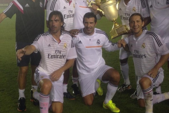 Легенды 'Реала' обыграли легенд 'Барсы' в товарищеском матче