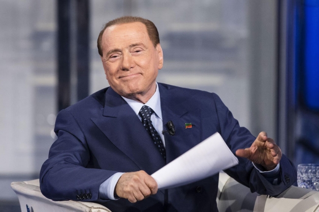 Берлускони обратился к фанатам 'Милана'