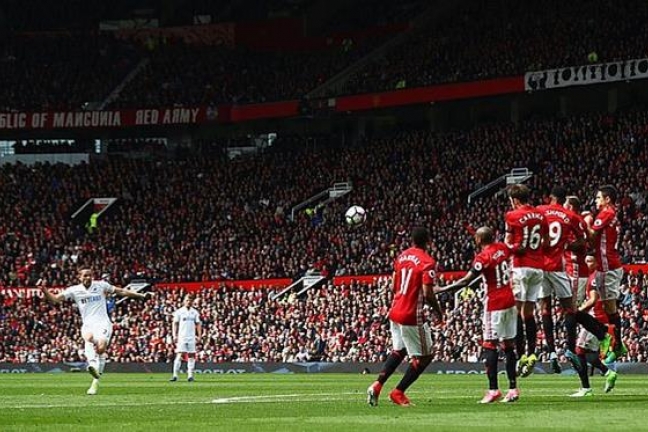 'Манчестер Юнайтед' расписал очередную ничью на Олд Трафорд